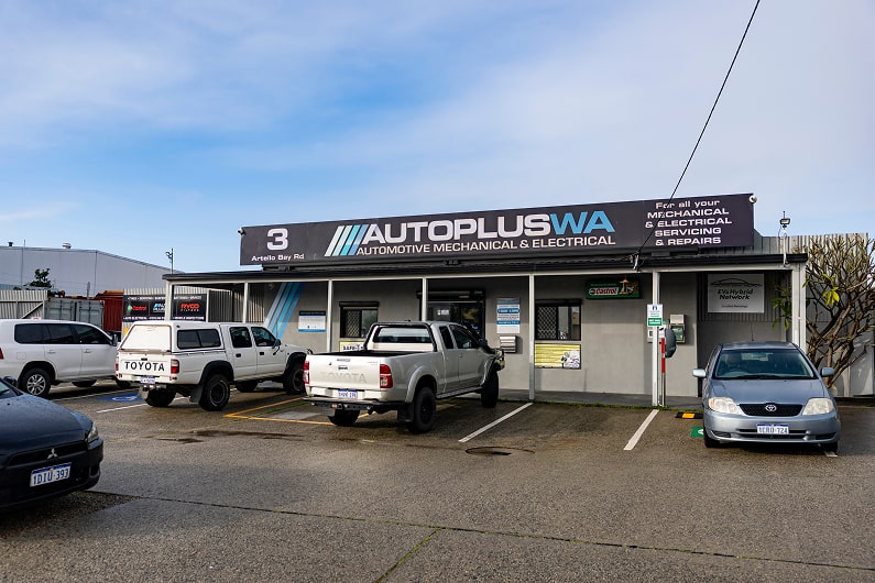 Autoplus WA workshop team